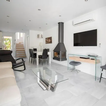 펜션 Modern Two-floor Townhouse With Sauna Pacos Casa Sarilyn