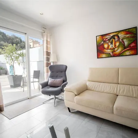펜션 Modern Two-floor Townhouse With Sauna Pacos Casa Sarilyn