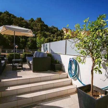 Modern Two-floor Townhouse With Sauna Pacos Casa Sarilyn 펜션