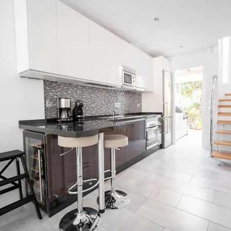 Modern Two-floor Townhouse With Sauna Pacos Casa Sarilyn 펜션 푸엔히롤라