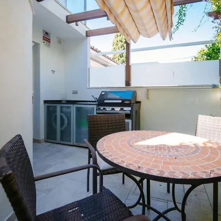 펜션 Modern Two-floor Townhouse With Sauna Pacos Casa Sarilyn