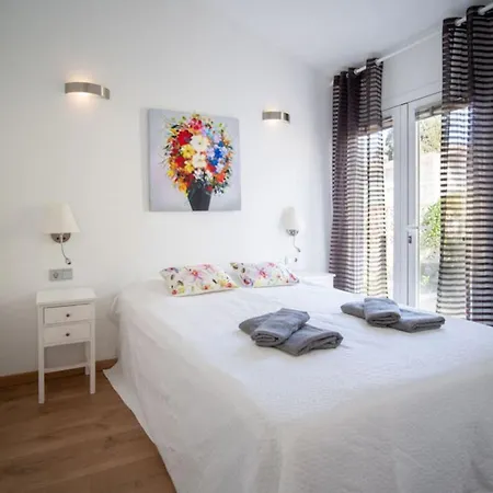 펜션 Modern Two-floor Townhouse With Sauna Pacos Casa Sarilyn 푸엔히롤라