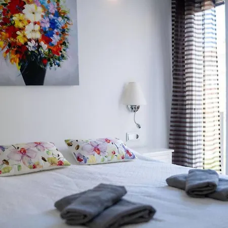 Modern Two-floor Townhouse With Sauna Pacos Casa Sarilyn 펜션 푸엔히롤라