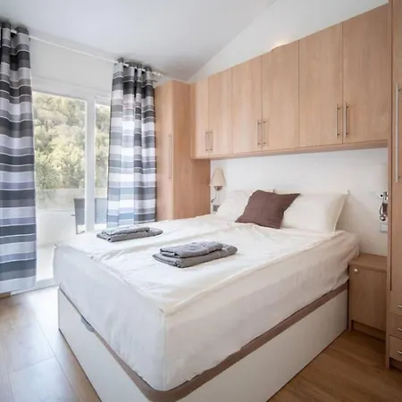 Modern Two-floor Townhouse With Sauna Pacos Casa Sarilyn 펜션