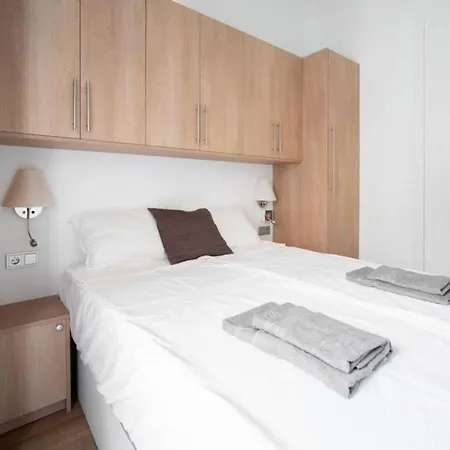 펜션 Modern Two-floor Townhouse With Sauna Pacos Casa Sarilyn *