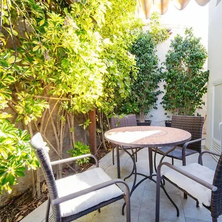 펜션 Modern Two-floor Townhouse With Sauna Pacos Casa Sarilyn *